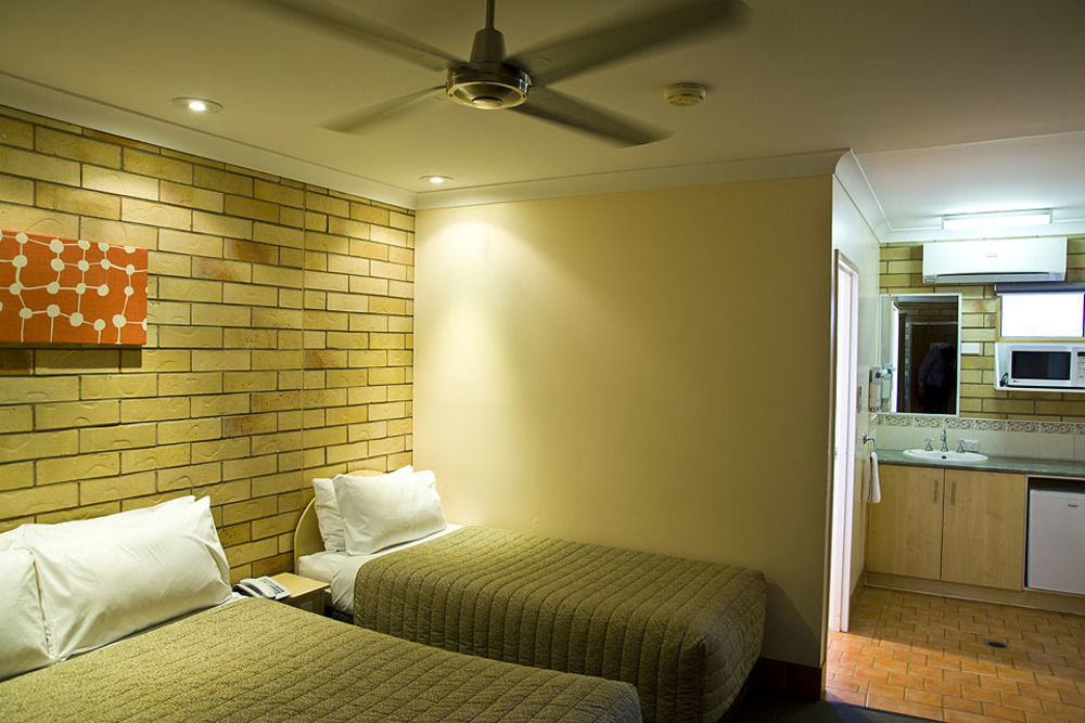 Starlight Motor Inn Рома Екстер'єр фото