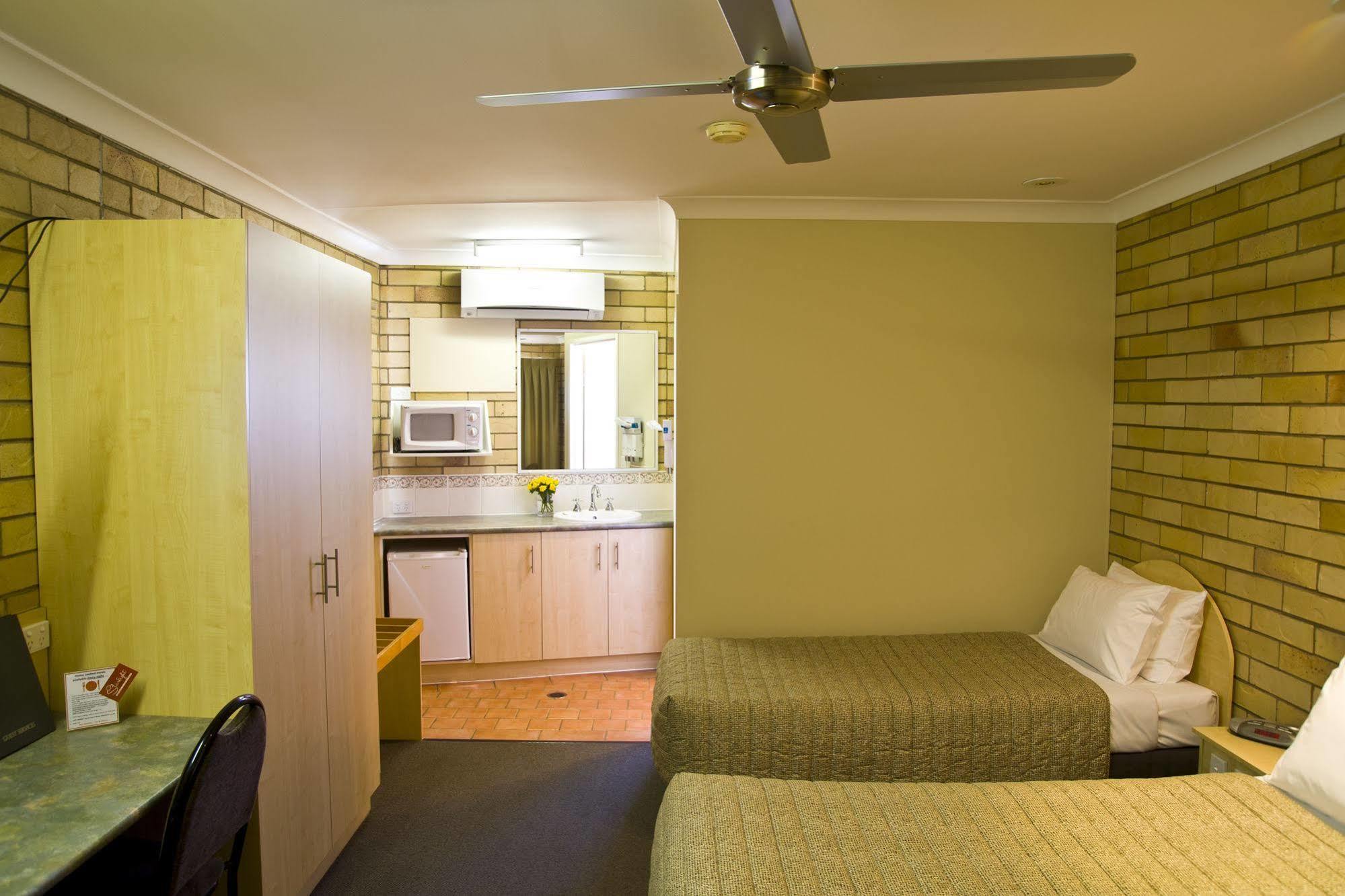Starlight Motor Inn Рома Екстер'єр фото